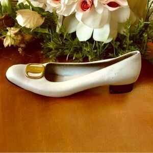Salvatore Ferragamo Boutique ONE SHOE ONLY Classic Pump Womens 9.5 Carmen SINGLE